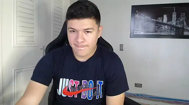 Snapshot of Plug_Control chatting on 12.05.24 Plug Control online show from 12.05.24