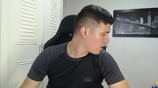 Snapshot of Plug_Control chatting on 01.02.25 Plug Control online show from 01.02.25