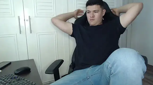 Snapshot of Plug_Control chatting on 01.14.25 Plug Control online show from 01.14.25