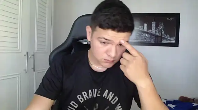 Snapshot of Plug_Control chatting on 01.20.25 Plug Control online show from 01.20.25