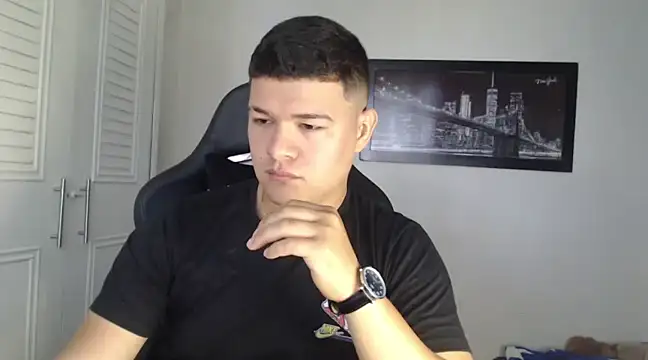 Snapshot of Plug_Control chatting on 01.21.25 Plug Control online show from 01.21.25