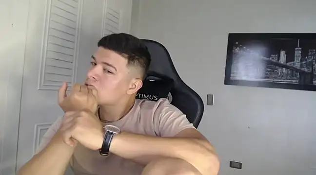 Snapshot of Plug_Control chatting on 01.21.25 Plug Control online show from 01.21.25