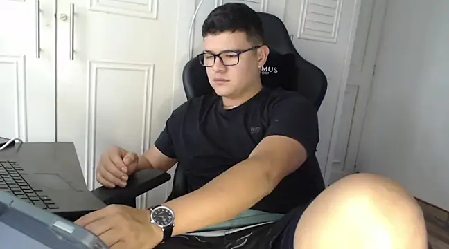 Snapshot of Plug_Control chatting on 01.27.25 Plug Control online show from 01.27.25