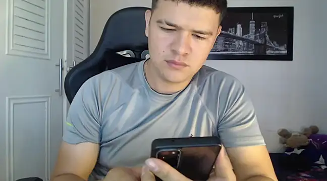 Snapshot of Plug_Control chatting on 01.28.25 Plug Control online show from 01.28.25