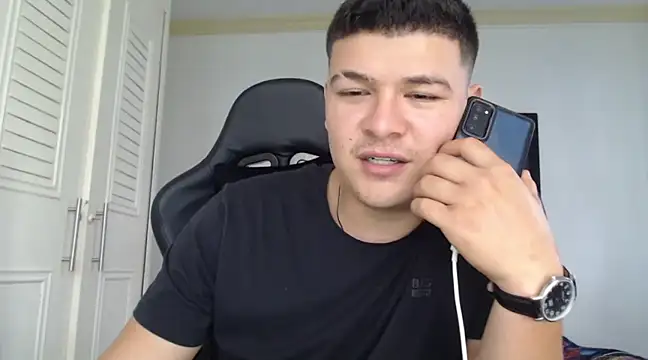 Snapshot of Plug_Control chatting on 02.01.25 Plug Control online show from 02.01.25