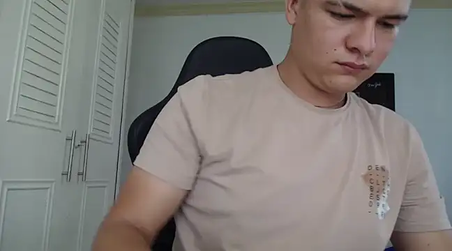 Snapshot of Plug_Control chatting on 02.02.25 Plug Control online show from 02.02.25