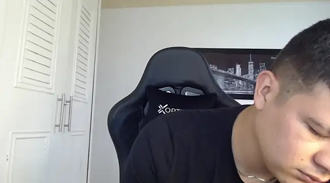 Snapshot of Plug_Control chatting on 02.08.25 Plug Control online show from 02.08.25