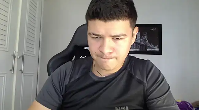 Snapshot of Plug_Control chatting on 02.12.25 Plug Control online show from 02.12.25