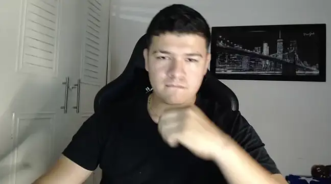 Snapshot of Plug_Control chatting on 02.13.25 Plug Control online show from 02.13.25