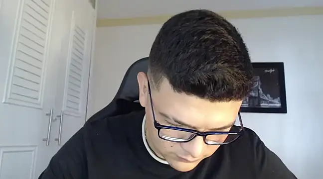 Snapshot of Plug_Control chatting on 02.15.25 Plug Control online show from 02.15.25