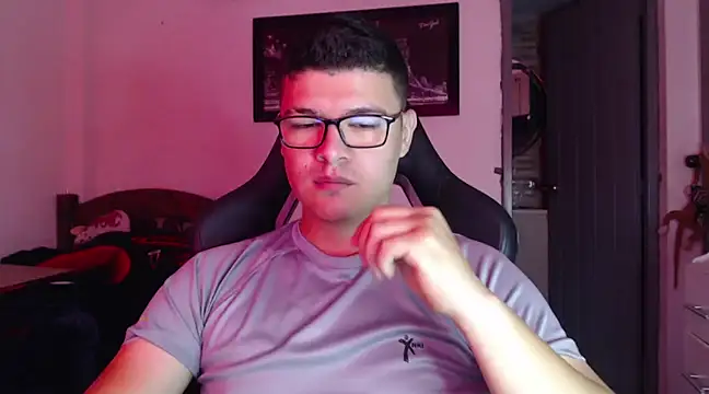 Snapshot of Plug_Control chatting on 02.19.25 Plug Control online show from 02.19.25