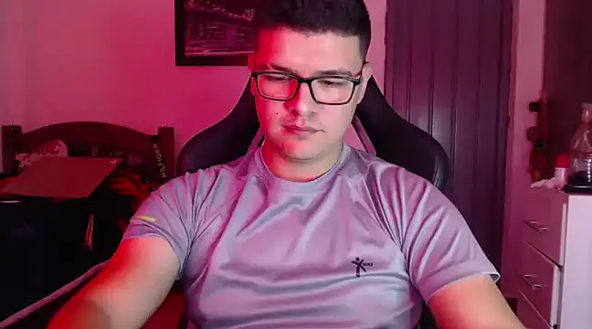 Snapshot of Plug_Control chatting on 02.19.25 Plug Control online show from 02.19.25