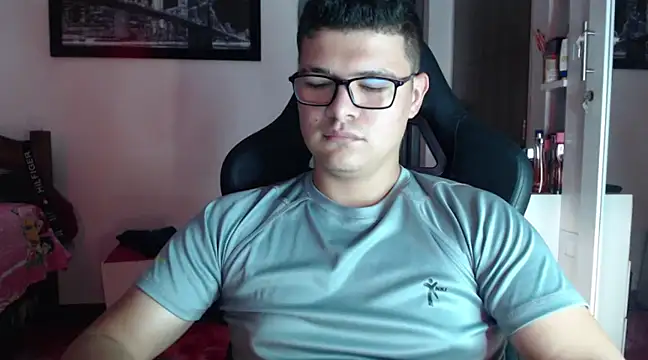 Snapshot of Plug_Control chatting on 02.19.25 Plug Control online show from 02.19.25