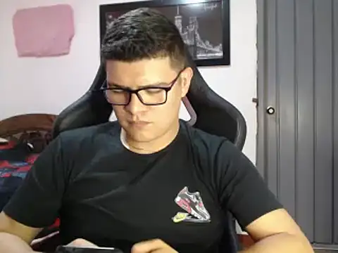 Snapshot of Plug_Control chatting on 02.21.25 Plug Control online show from 02.21.25