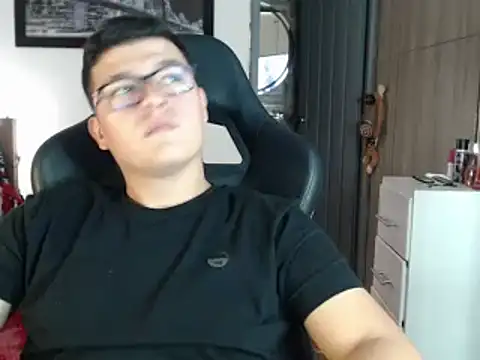 Snapshot of Plug_Control chatting on 02.21.25 Plug Control online show from 02.21.25