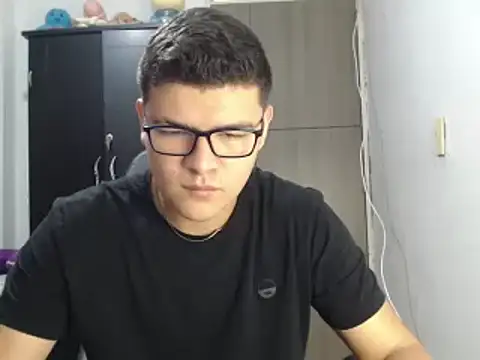 Snapshot of Plug_Control chatting on 02.28.25 Plug Control online show from 02.28.25