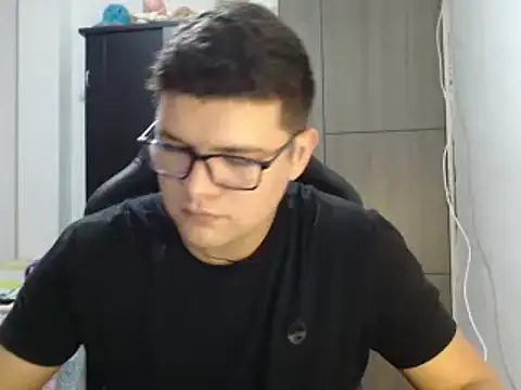 Snapshot of Plug_Control chatting on 02.28.25 Plug Control online show from 02.28.25