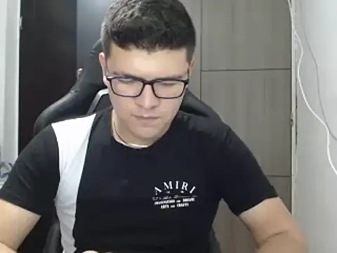 Snapshot of Plug_Control chatting on 03.01.25 Plug Control online show from 03.01.25