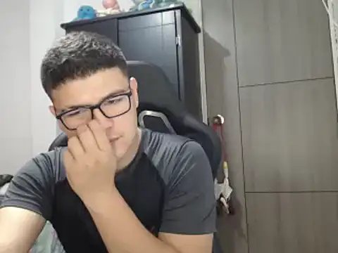 Snapshot of Plug_Control chatting on 03.05.25 Plug Control online show from 03.05.25