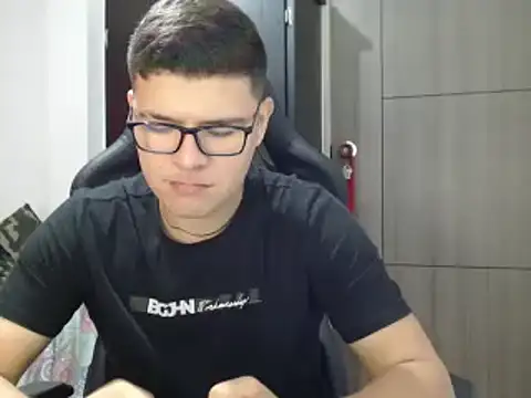 Snapshot of Plug_Control chatting on 03.06.25 Plug Control online show from 03.06.25