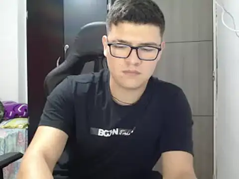 Snapshot of Plug_Control chatting on 03.06.25 Plug Control online show from 03.06.25