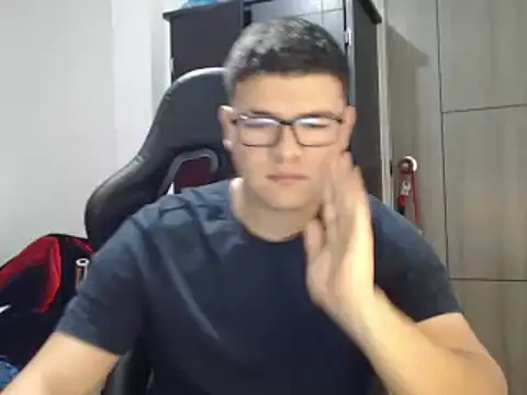 Snapshot of Plug_Control chatting on 03.07.25 Plug Control online show from 03.07.25