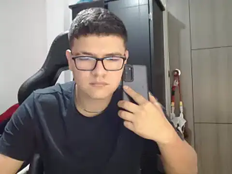 Snapshot of Plug_Control chatting on 03.07.25 Plug Control online show from 03.07.25