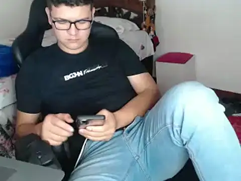 Snapshot of Plug_Control chatting on 03.14.25 Plug Control online show from 03.14.25