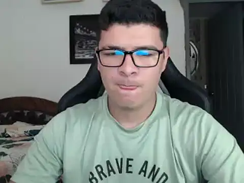 Snapshot of Plug_Control chatting on 03.17.25 Plug Control online show from 03.17.25