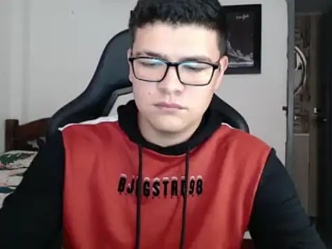 Snapshot of Plug_Control chatting on 03.17.25 Plug Control online show from 03.17.25