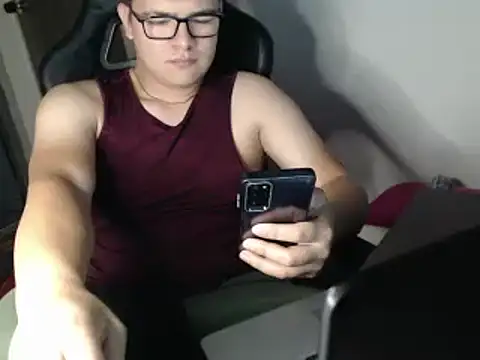 Snapshot of Plug_Control chatting on 03.18.25 Plug Control online show from 03.18.25