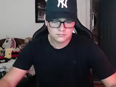 Snapshot of Plug_Control chatting on 03.18.25 Plug Control online show from 03.18.25