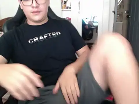 Snapshot of Plug_Control chatting on 03.19.25 Plug Control online show from 03.19.25