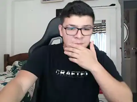 Snapshot of Plug_Control chatting on 03.19.25 Plug Control online show from 03.19.25