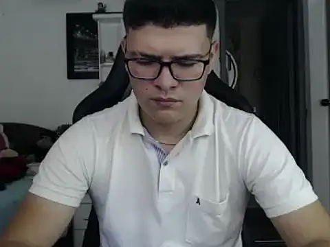 Snapshot of Plug_Control chatting on 03.22.25 Plug Control online show from 03.22.25