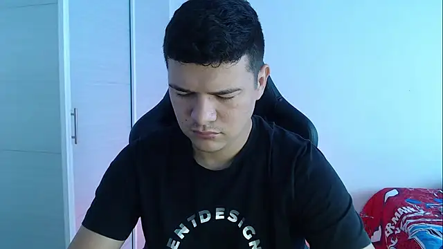 Snapshot of Plug_Control chatting on 09.09.25 Plug Control online show from 09.09.25