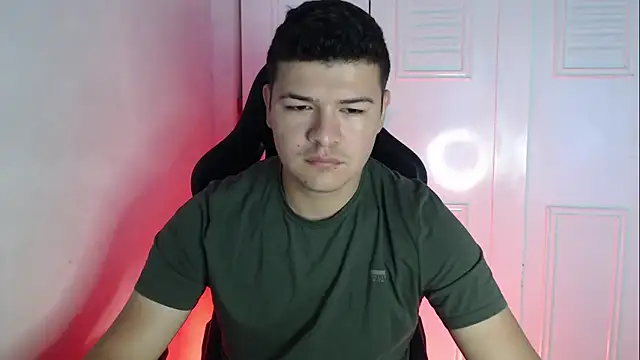 Snapshot of Plug_Control chatting on 09.10.25 Plug Control online show from 09.10.25