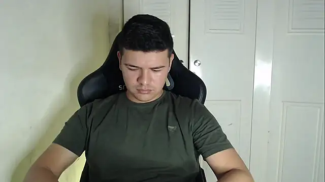 Snapshot of Plug_Control chatting on 09.11.25 Plug Control online show from 09.11.25