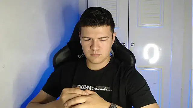 Snapshot of Plug_Control chatting on 09.12.25 Plug Control online show from 09.12.25