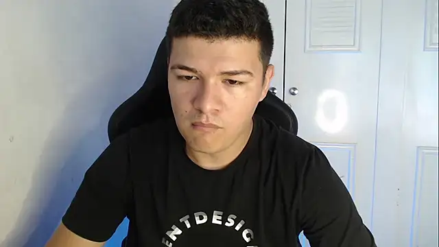 Snapshot of Plug_Control chatting on 09.13.25 Plug Control online show from 09.13.25