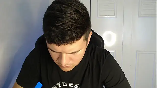 Snapshot of Plug_Control chatting on 09.16.25 Plug Control online show from 09.16.25