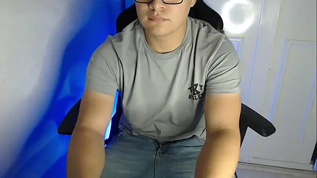 Snapshot of Plug_Control chatting on 09.19.25 Plug Control online show from 09.19.25