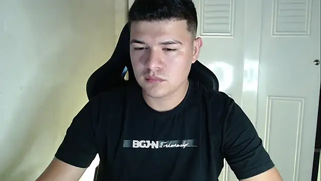 Snapshot of Plug_Control chatting on 09.24.25 Plug Control online show from 09.24.25