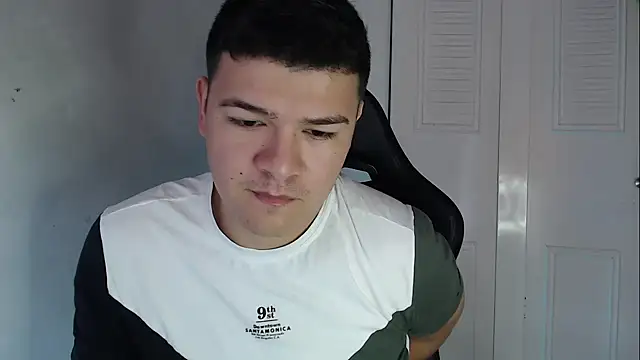 Snapshot of Plug_Control chatting on 09.28.25 Plug Control online show from 09.28.25