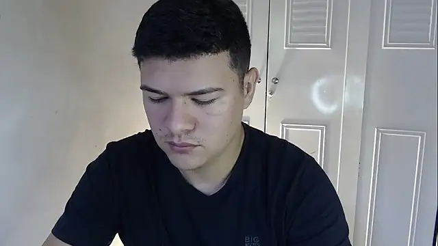 Snapshot of Plug_Control chatting on 09.30.25 Plug Control online show from 09.30.25