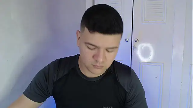 Snapshot of Plug_Control chatting on 10.11.25 Plug Control online show from 10.11.25