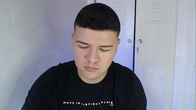 Snapshot of Plug_Control chatting on 10.12.25 Plug Control online show from 10.12.25