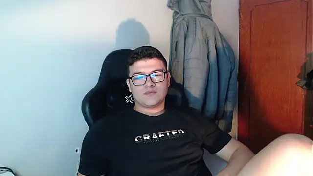 Snapshot of Plug_Control chatting on 12.19.25 Plug Control online show from 12.19.25