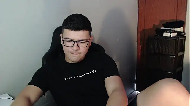 Snapshot of Plug_Control chatting on 01.08.26 Plug Control online show from 01.08.26