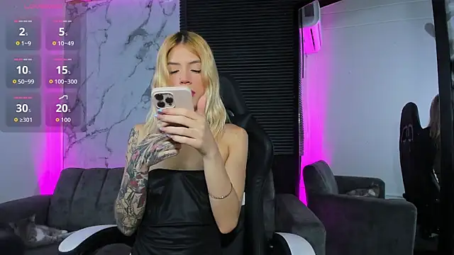 Snapshot of Courtney_gonet chatting on 02.04.26 Courtney gonet online show from 02.04.26